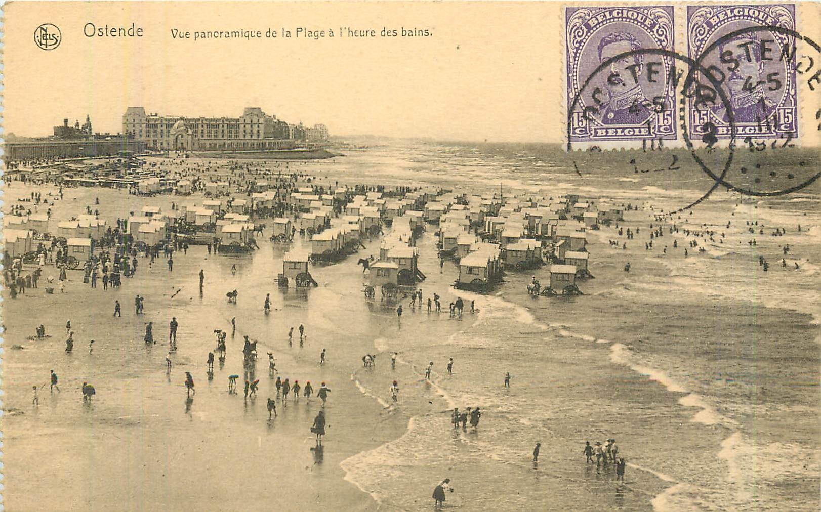 CPA Ostende vue panoramique de la plage a l'heure des Bains 