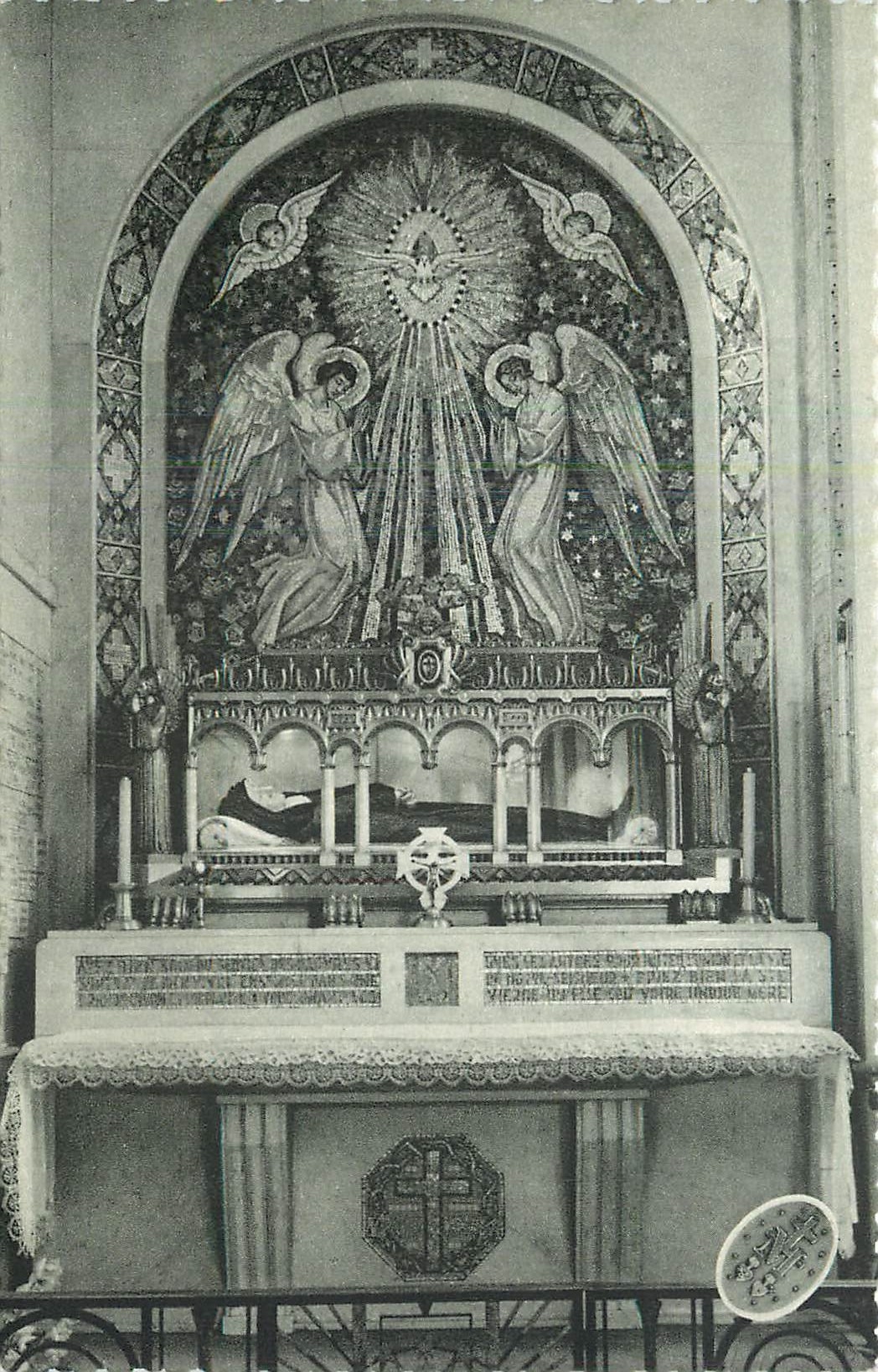 CPA Chapelle de la medaille miraculeuse Chasse de Sainte Louise de Marillac 