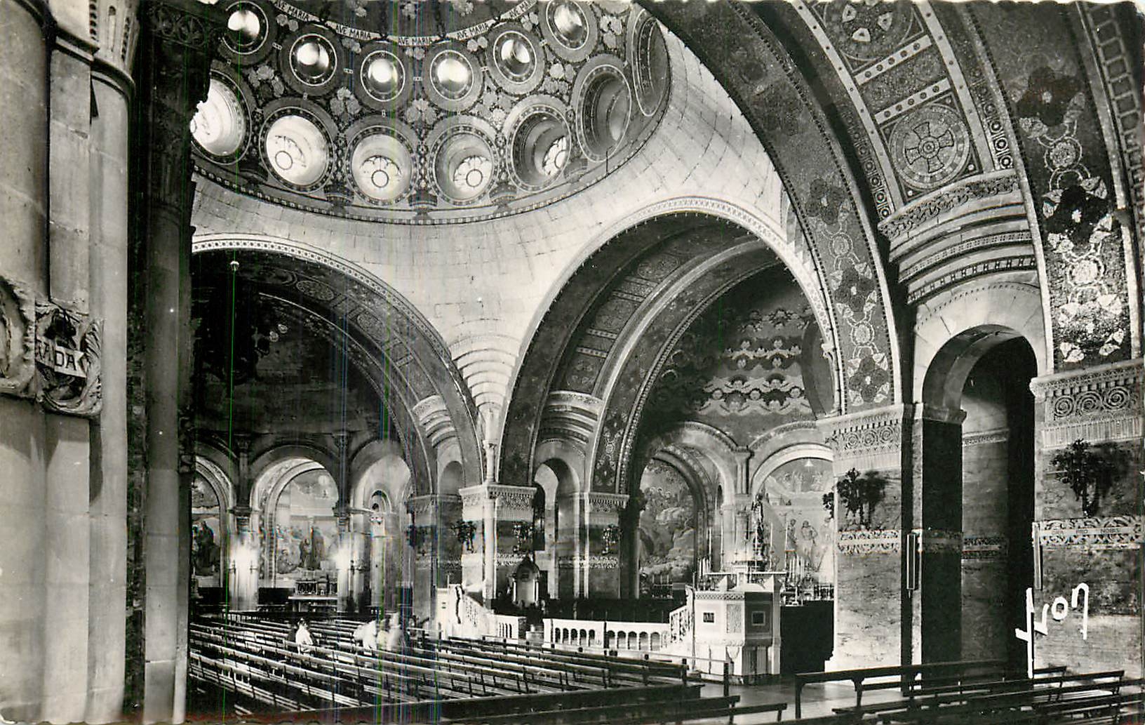 CPM Lourdes Htes Pyr la Basilique Interieur de l'eglise du Rosaire 