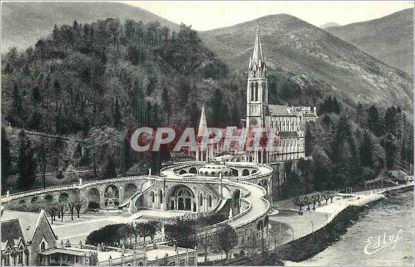 CPA Lourdes vue d'ensemble sur la basilique 