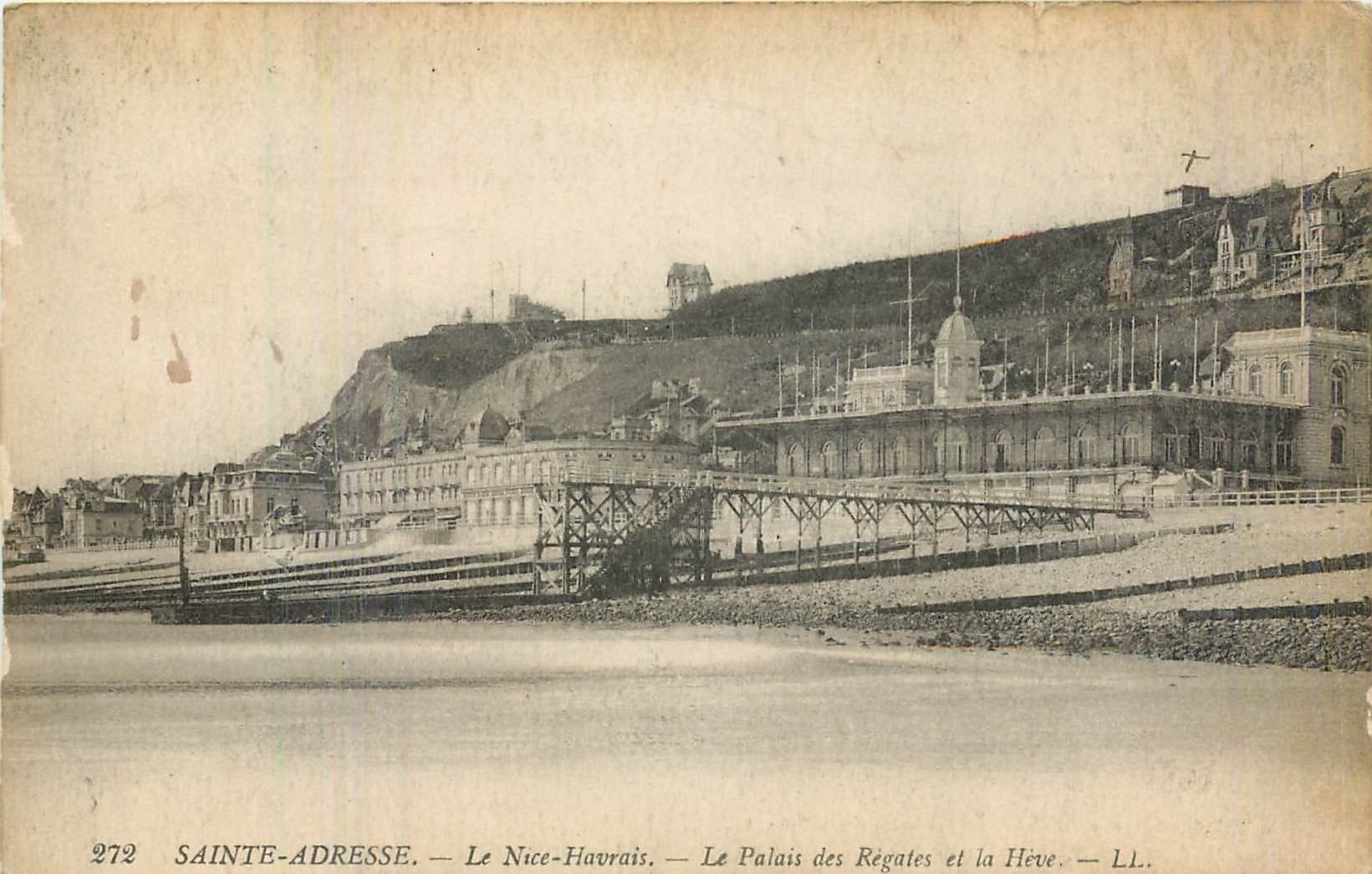CPA Sainte Adresse le Nice Havrais le Palais des Regates et la Heve 