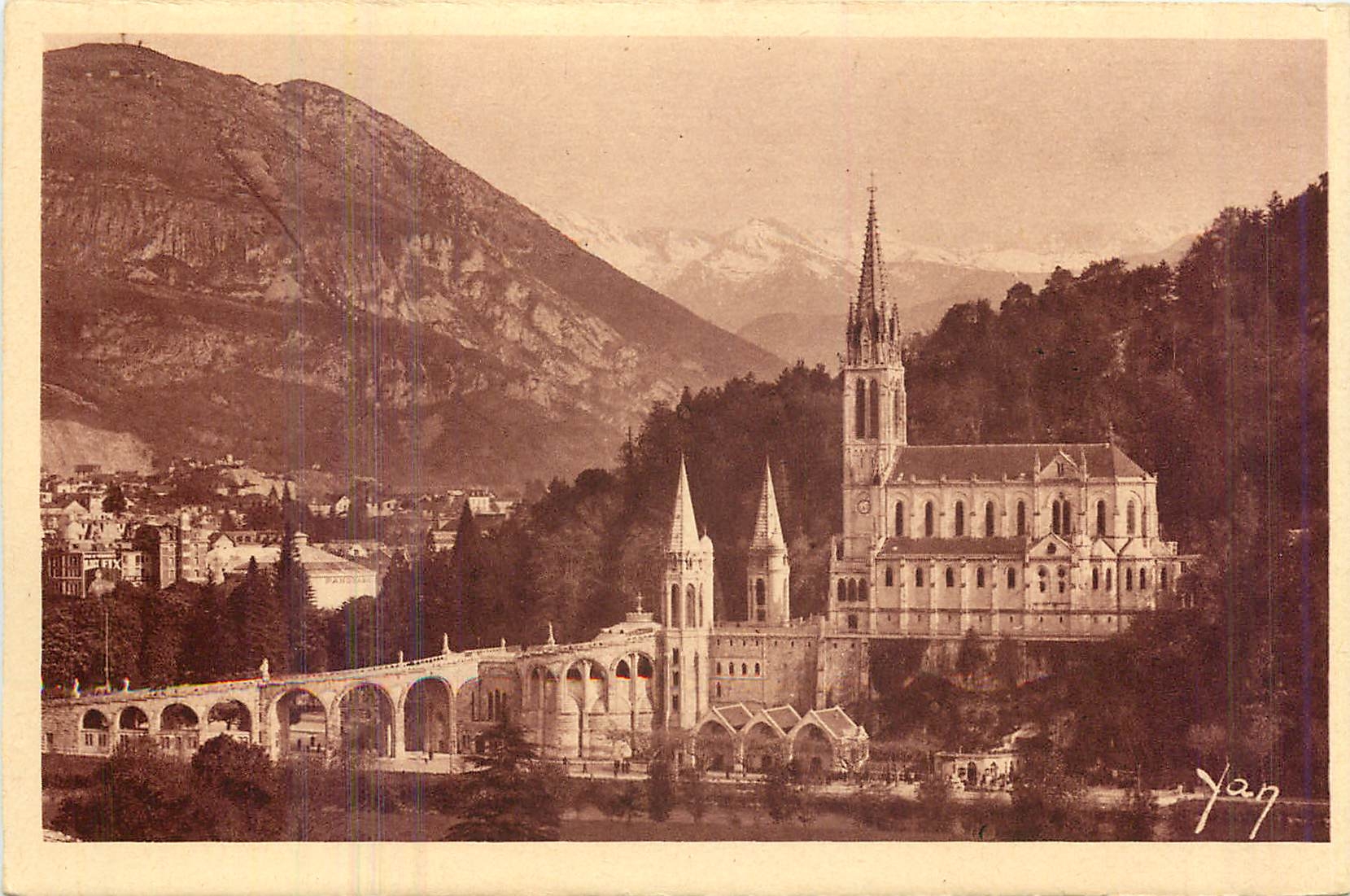 CPA Lourdes la Basilique et les Montagnes 