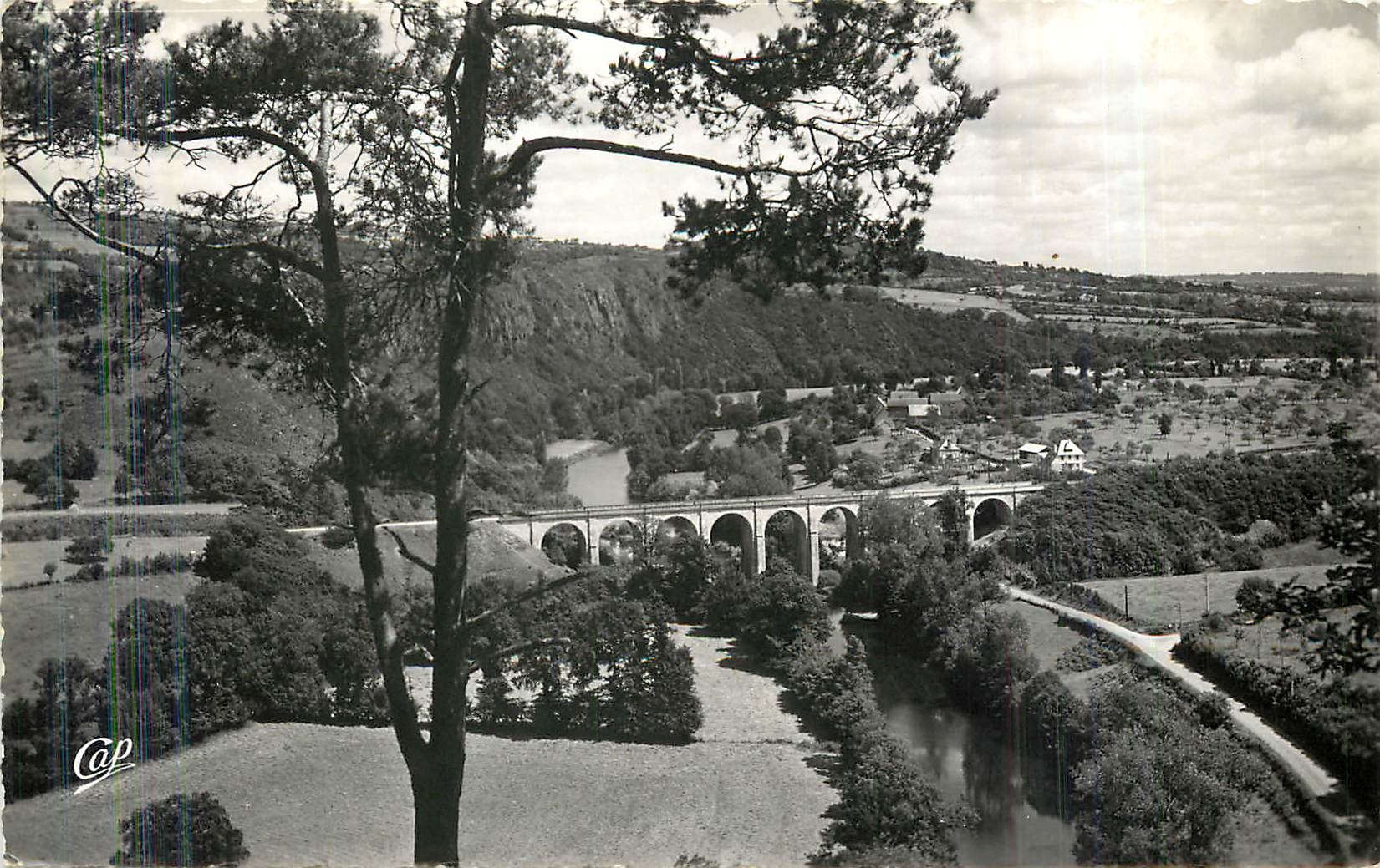 CPM La Suisse Normande Clecy la Vallee de l'Orne 