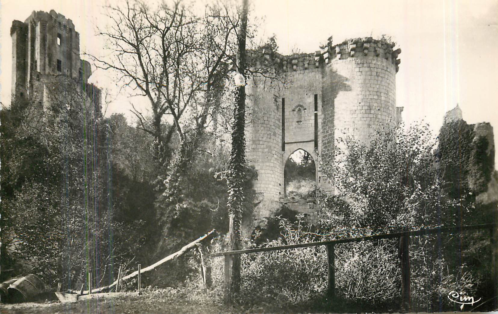 CPM Lavardin L et Ch Chateau et Pont Levis 