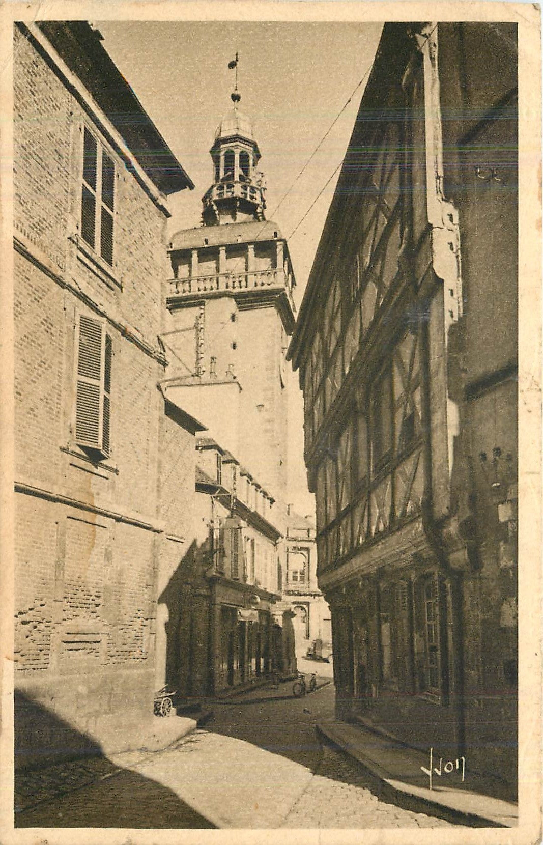 CPA Moulins Allier Rue de l'Ancien Palais et Jaquemart du Beffroi municipal 