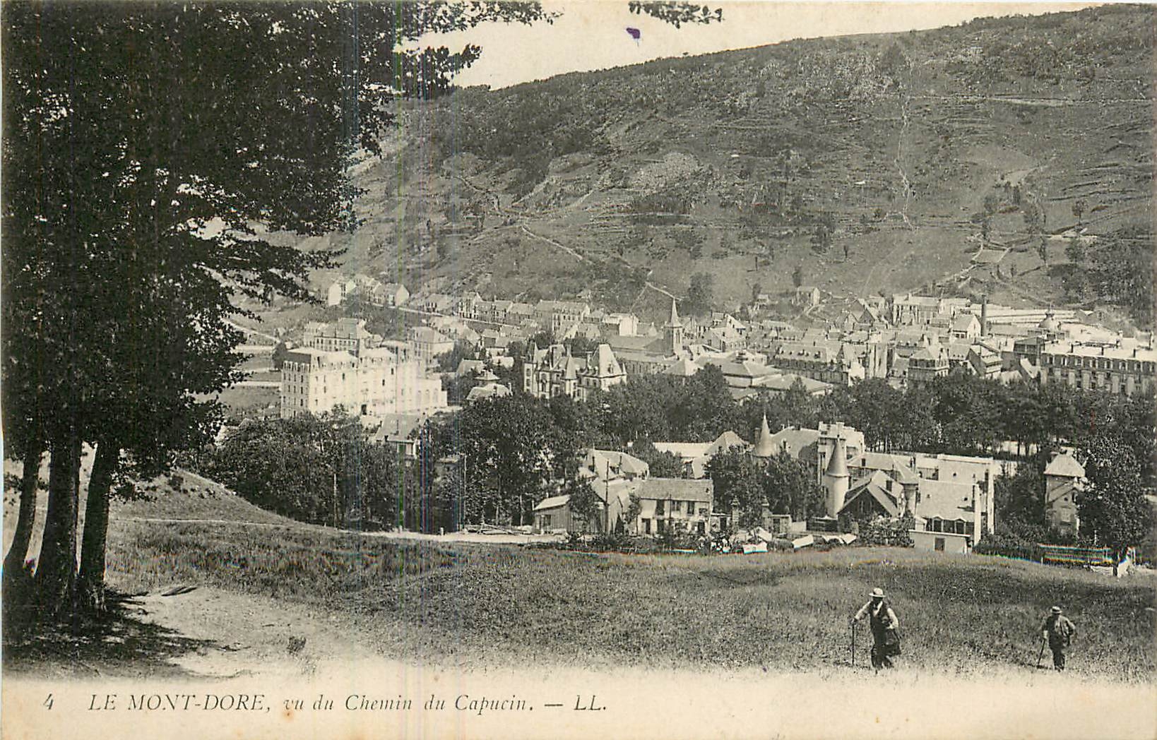 CPA Le Mont Dore vu du chemin du Capucin 