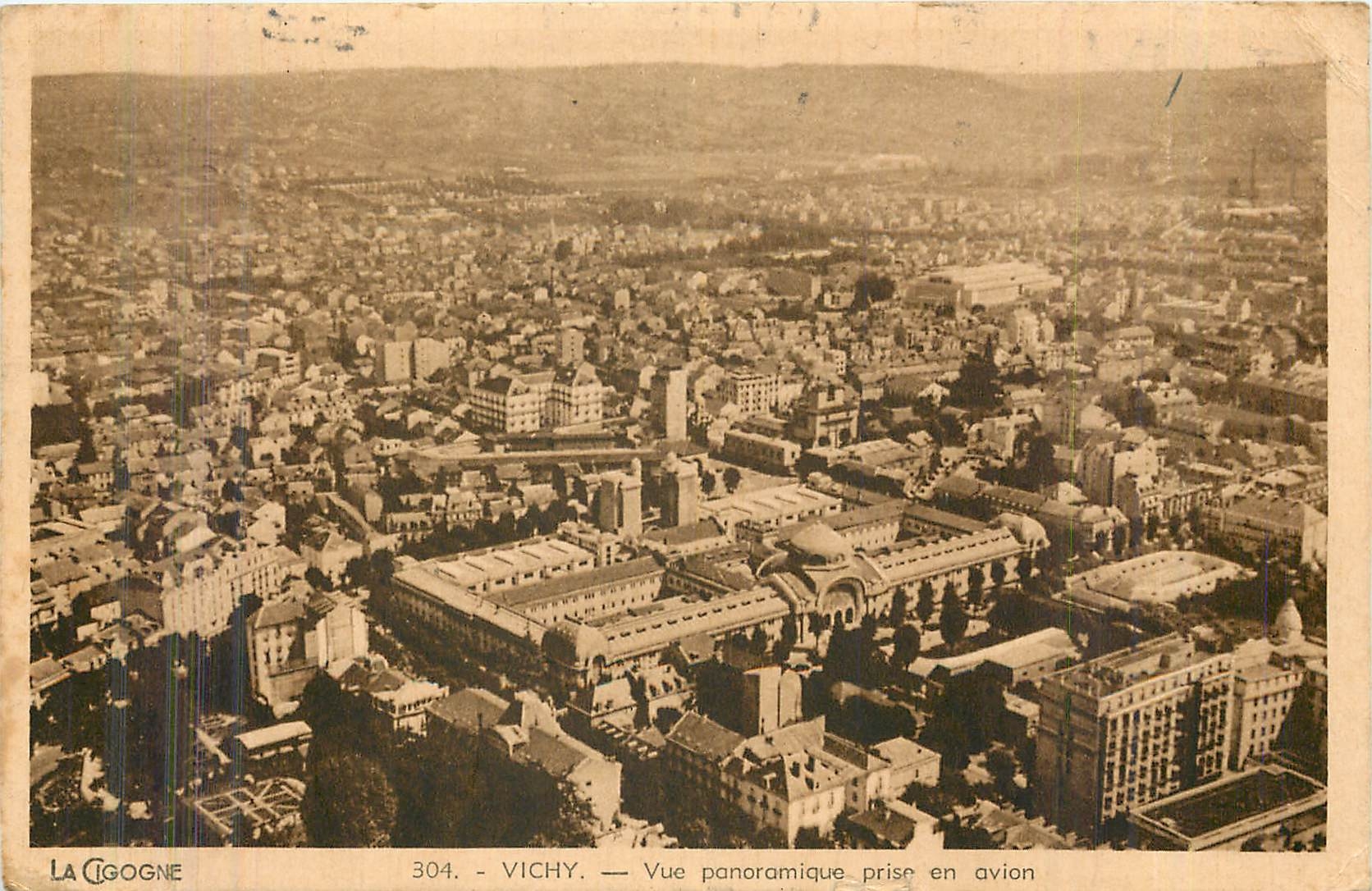 CPA Vichy place de l'hotel de ville 