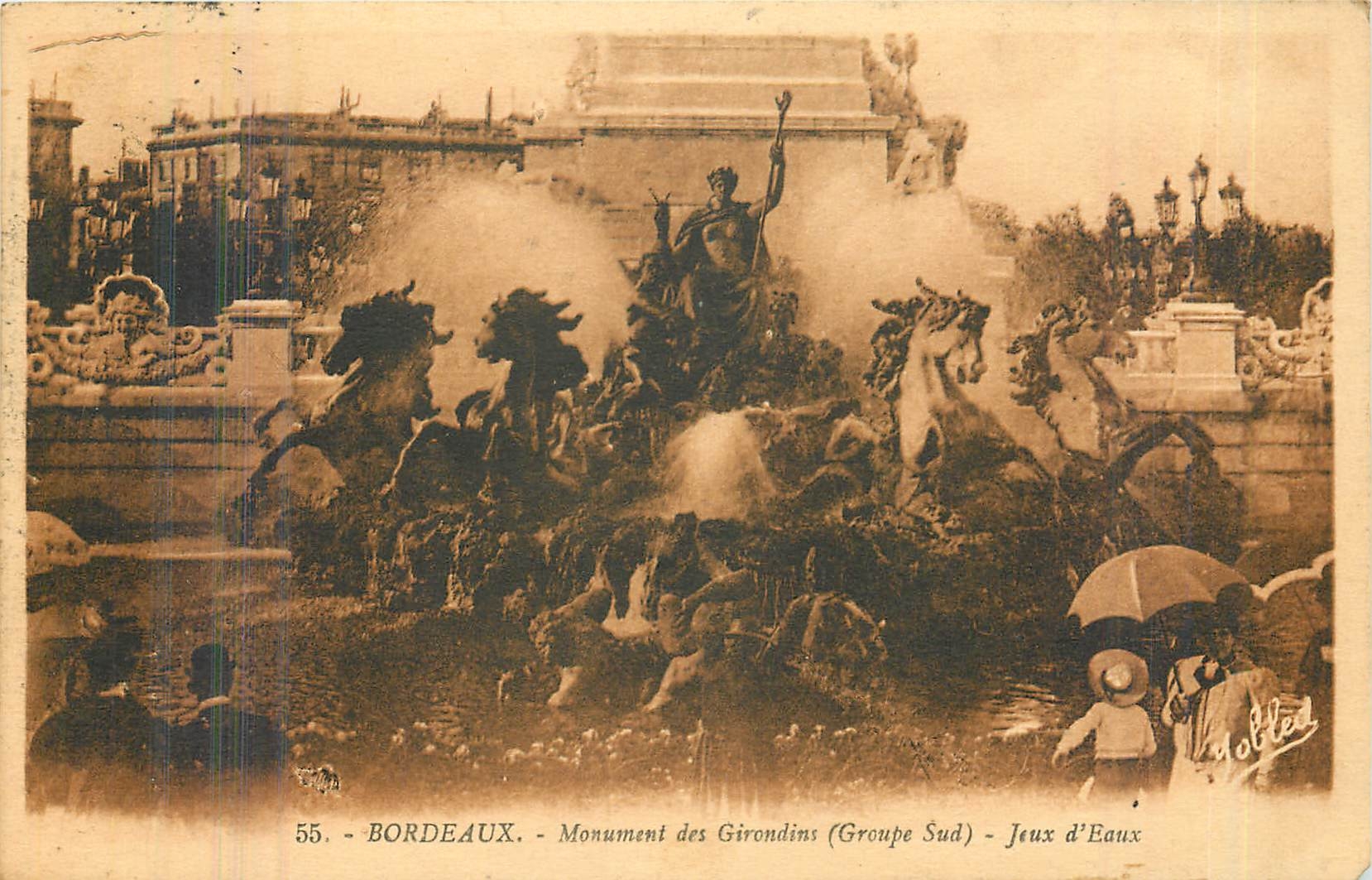 CPA Bordeaux monument des Gisrondins groupe sud Jeux d'Eaux 