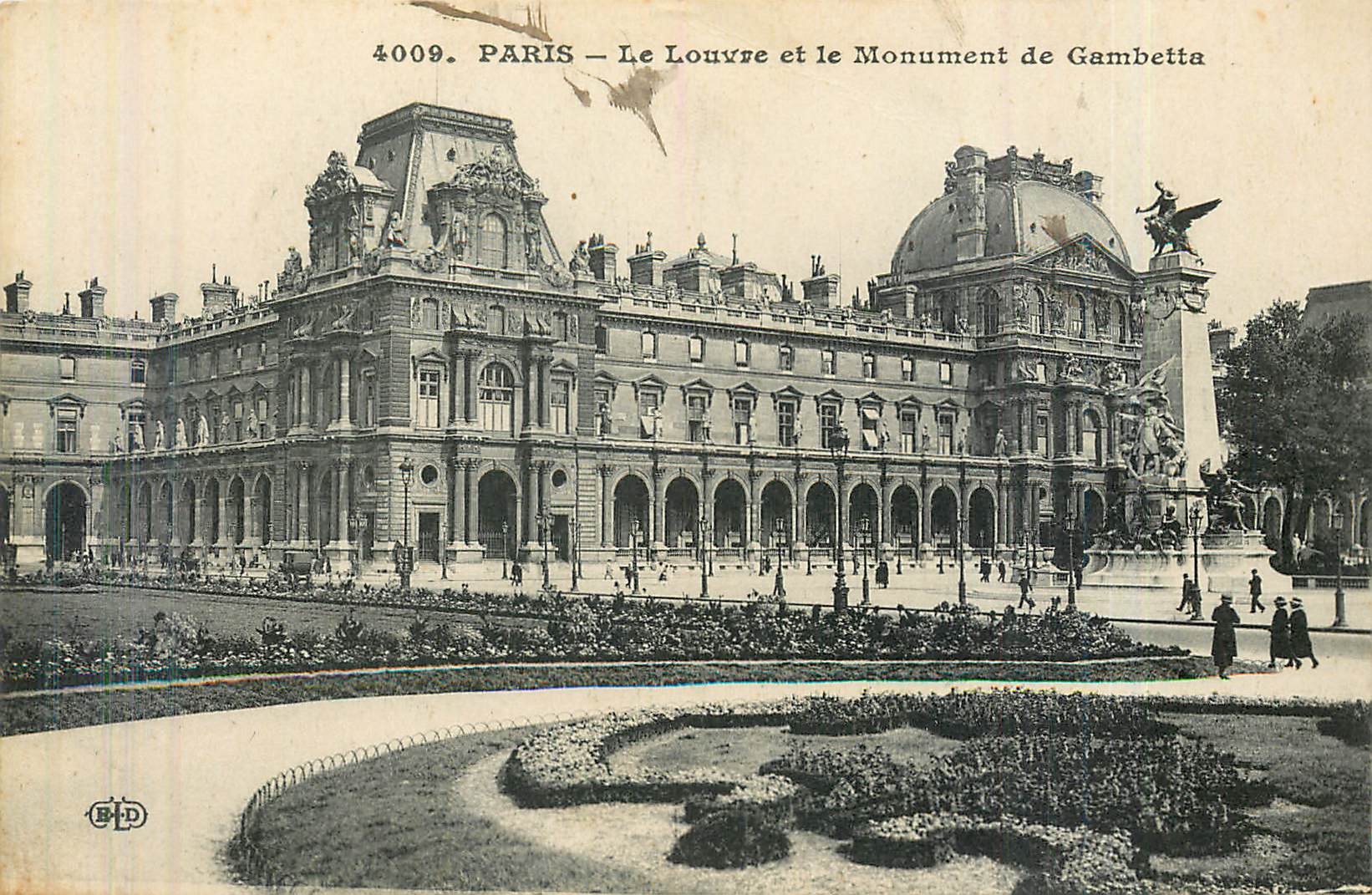 CPA Paris le Louvre et le Monument de Gambetta 