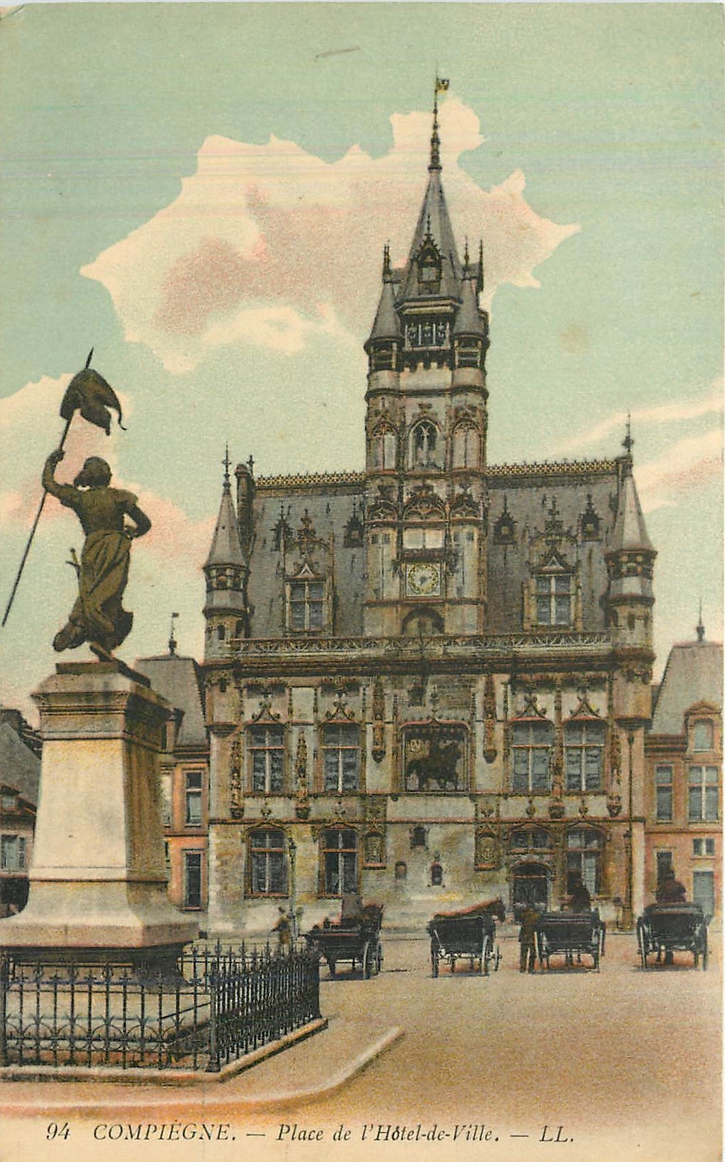 CPA Compiegne place de l'hotel de ville 