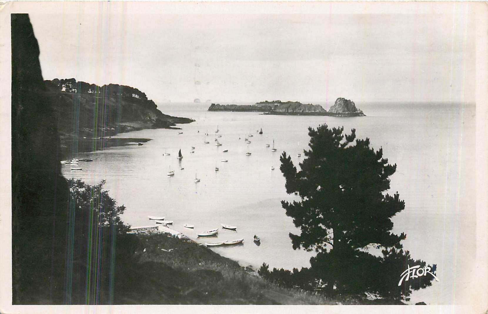 CPM Cancale Ille et Vilaine vue sur l'Anse et le Rocher 