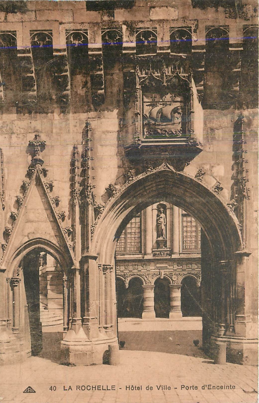 CPA La Rochelle Hotel de Ville Porte d'Enceinte 