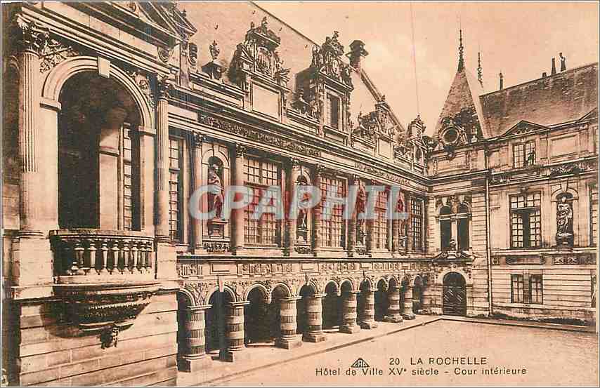 CPA La Rochelle Hotel de Ville Cour interieure 