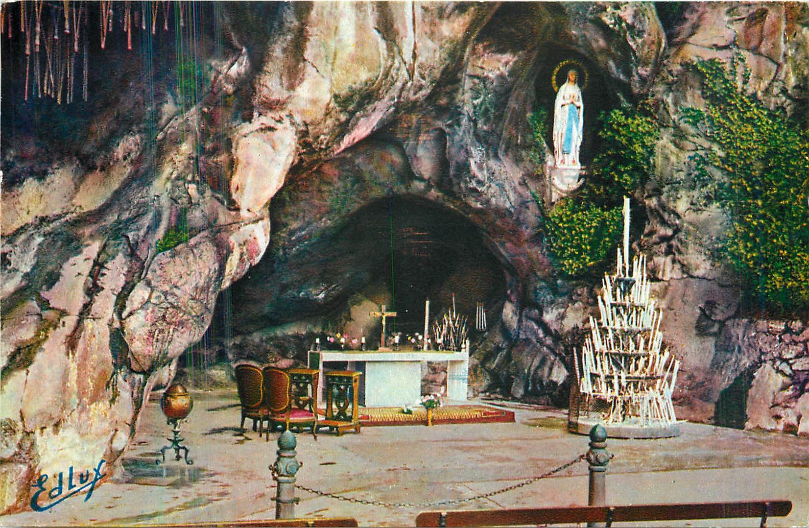 CPM Lourdes La Grote Miraculeuse 