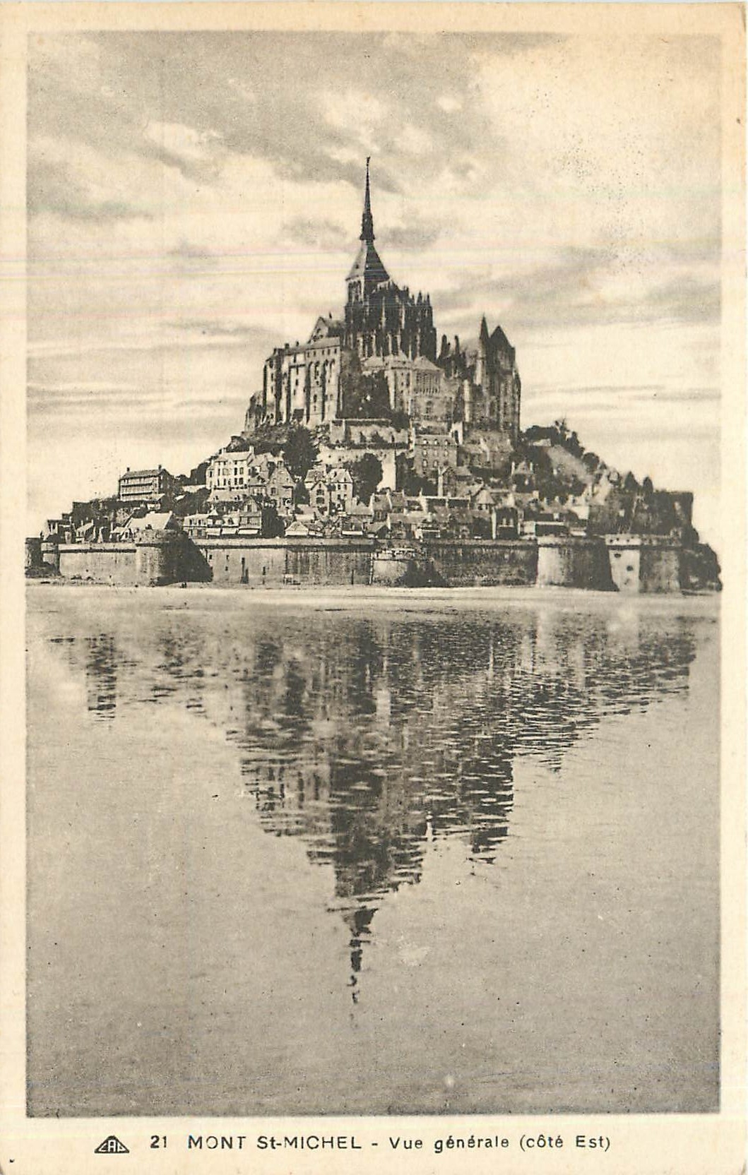 Mont-Saint-Michel - Vue générale (côté Est) — éditeur Arts Photomécaniques, n° 21