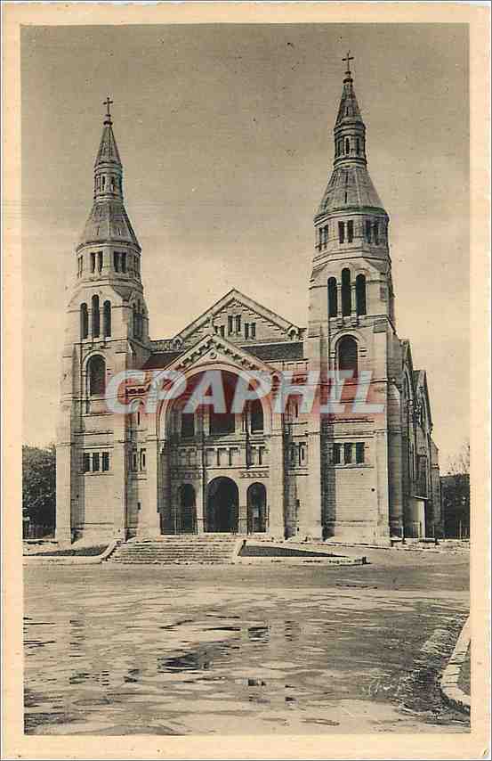CPA Perigueux Dordogne L'Eglise Saint Martin 