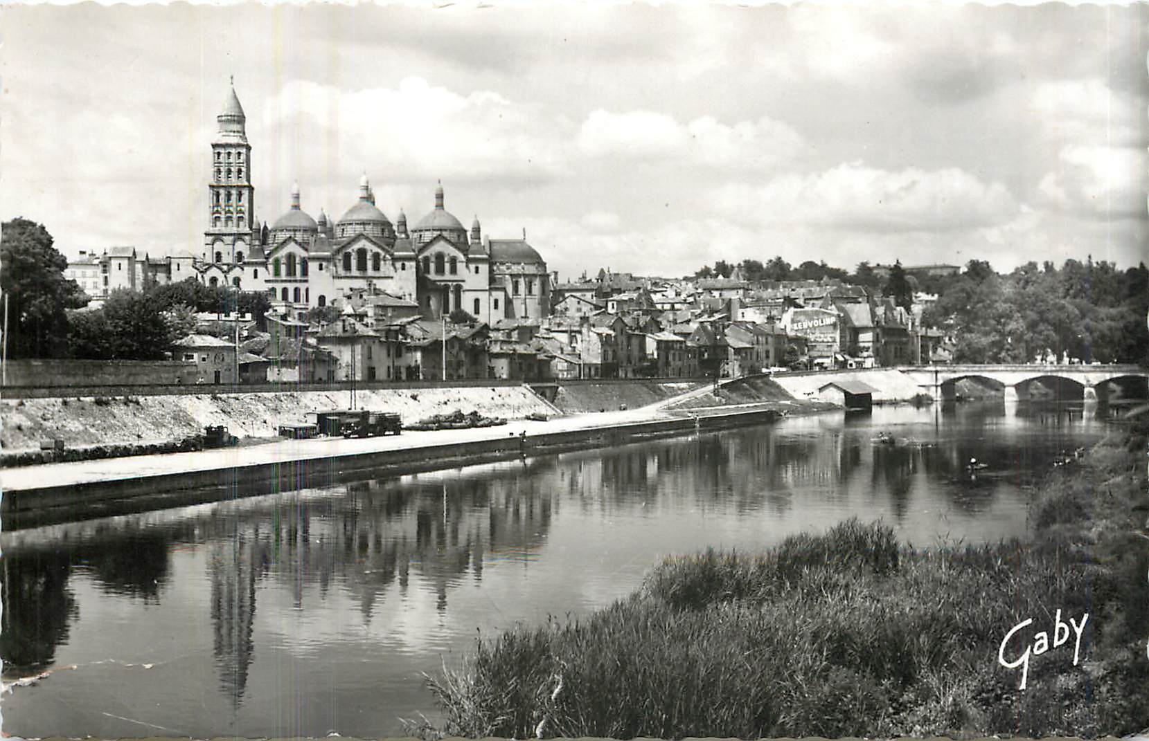CPM Perigueux Dordogne Vue Generale et la Cathedrale Saint Front 