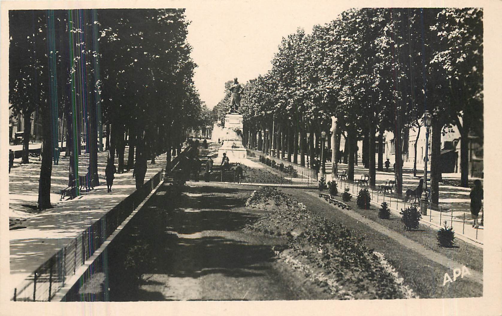CPA Carcassonne Les nouveaux jardins du Boulevard Barbes 