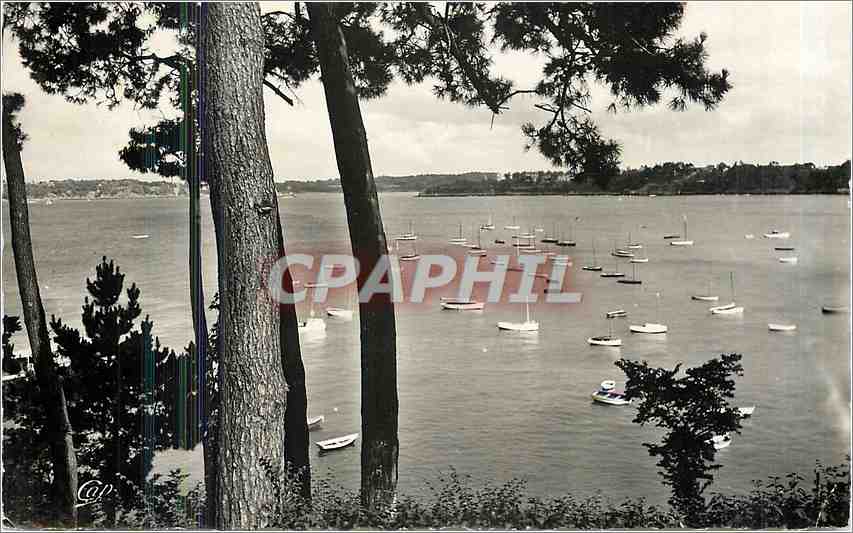 CPM Dinard Vue du Bassin des Yachts prise de la Promenade du Clair de Lune 