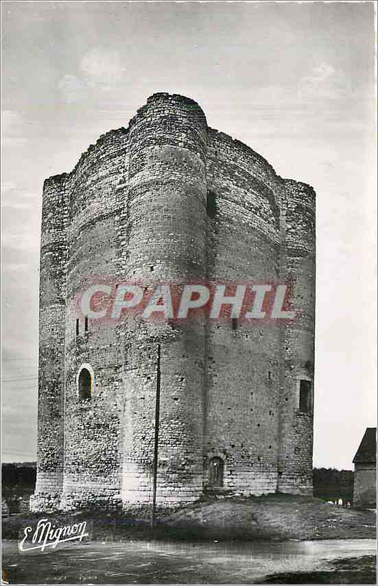 CPM Houdan S et O La Tour feodale 