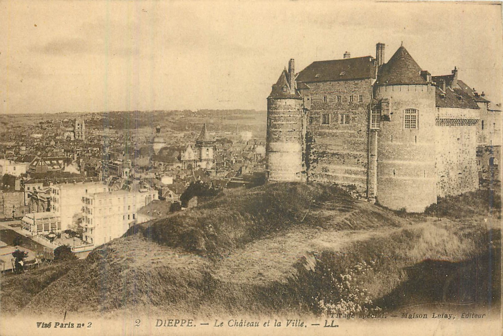 CPA Dieppe Le Chateau et la Ville 