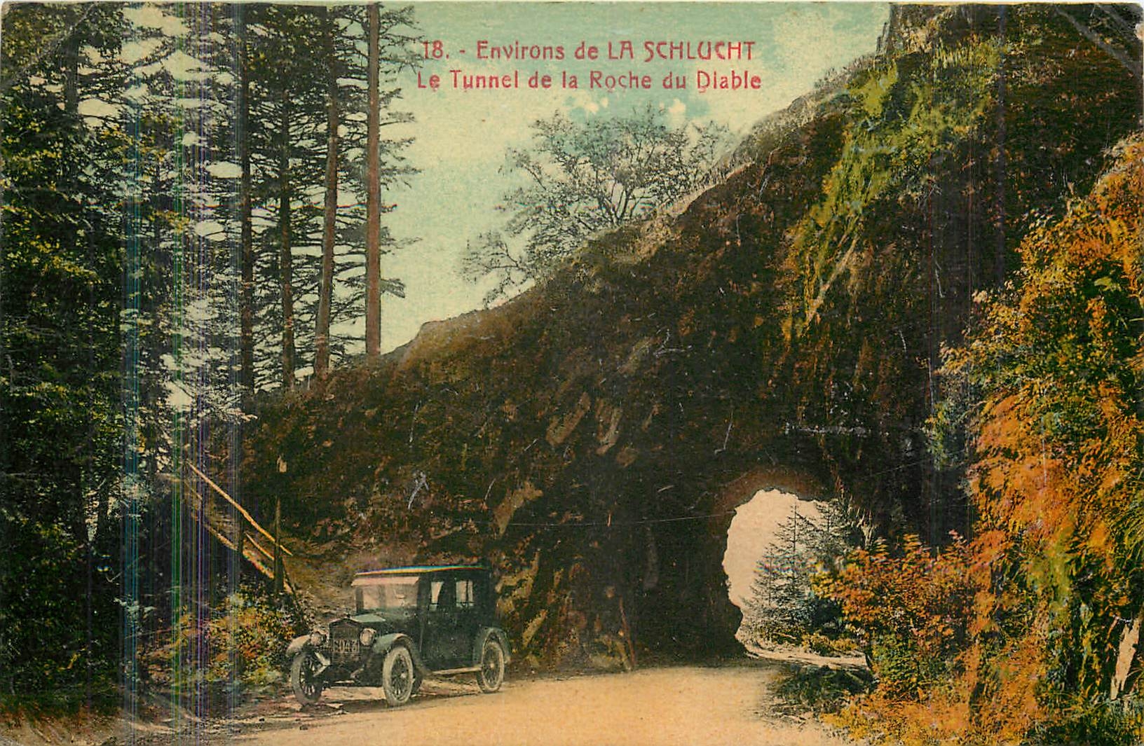 CPA Environs de la Schlucht Le Tunnel de la Roche du Diable Automobile