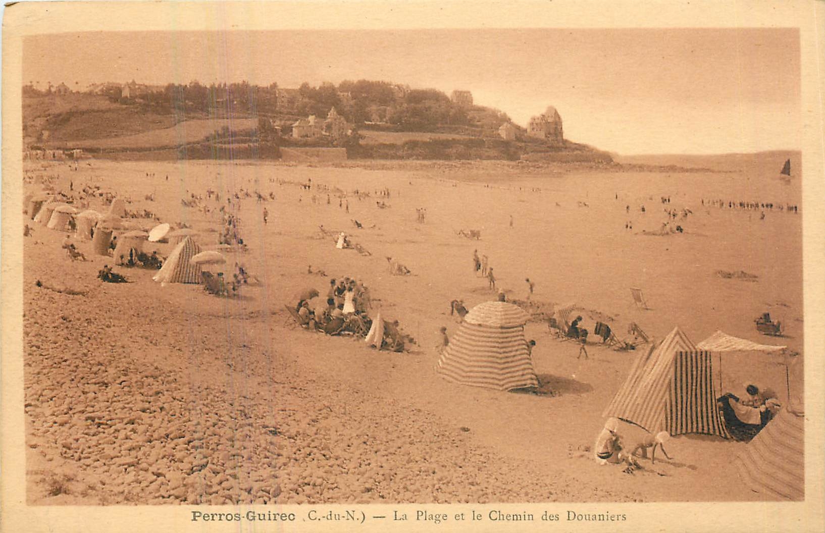 Perros-Guirec (C.-du-N.) — La Plage et le Chemin des Douaniers