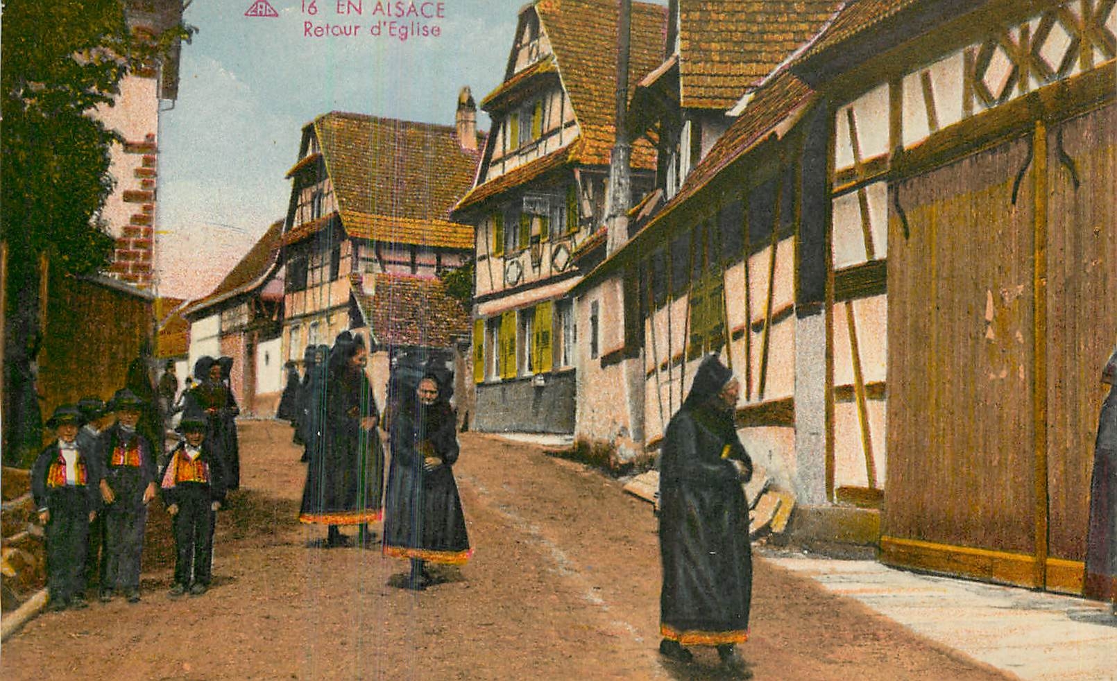 CPA En Alsace Retour d'Eglise Folklore