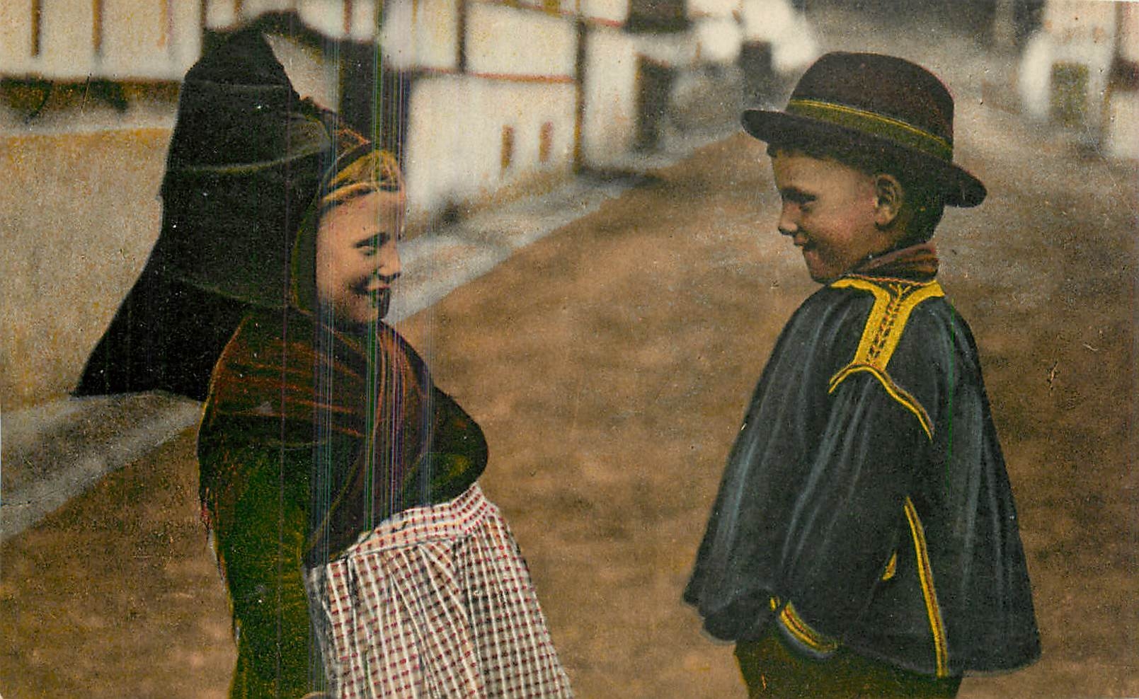 CPA En Alsace Hansel et Liesel Folklore Enfants