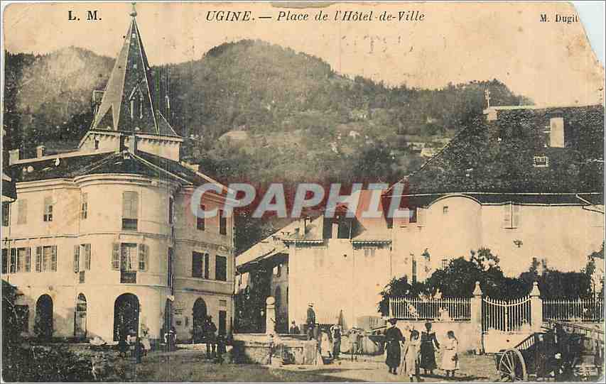 CPA Ugine Place de l'Hotel de Ville 
