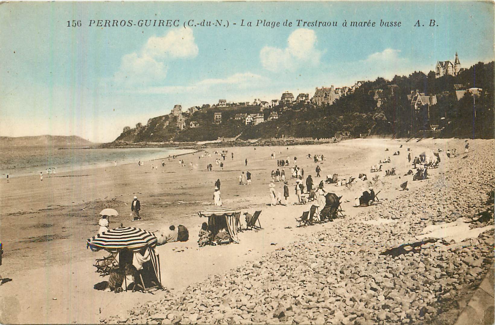 Perros-Guirec (C.-du-N.) - La Plage de Trestraou à marée basse - A. B.