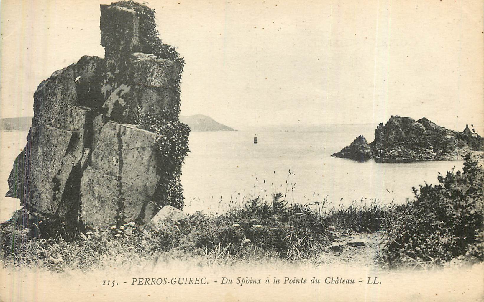 CPA Perros Guirec Du Sphink a la Pointe du Chateau 