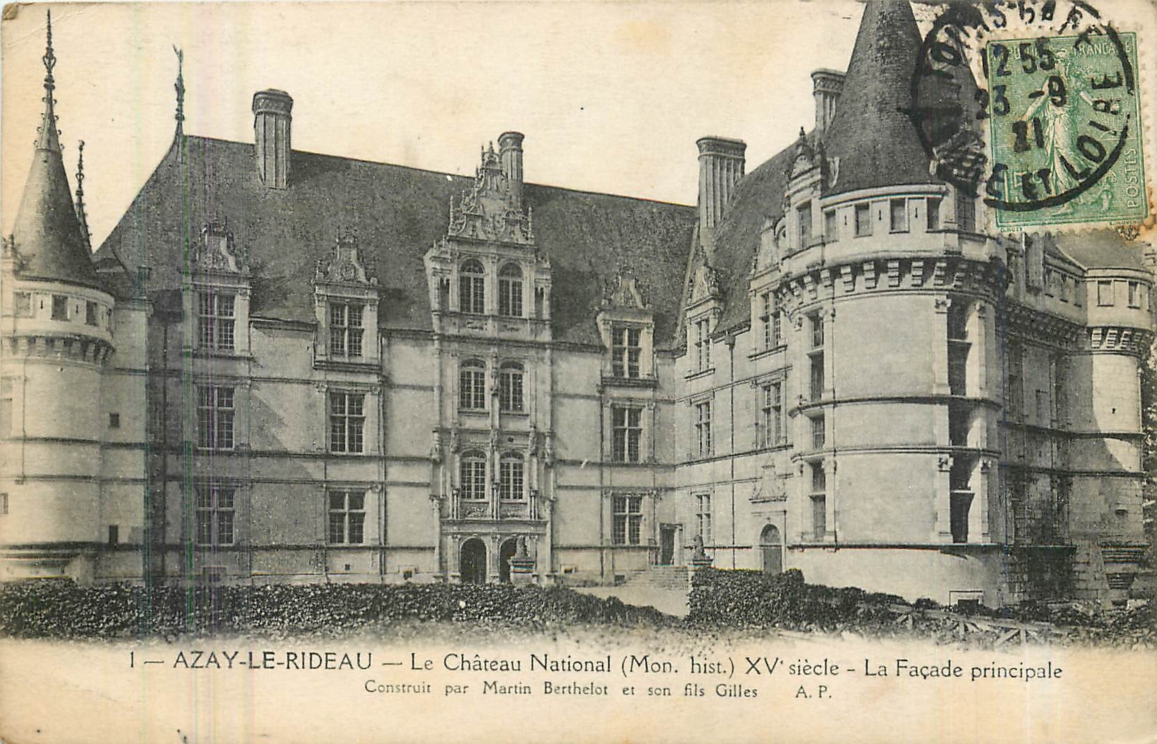 Azay-le-Rideau — Das nationale Schloss (Historisches Monument) 15. Jahrhundert — Die Hauptfassade — Von Martin Berthelot und seinem Sohn Gilles gebaut — A.P.