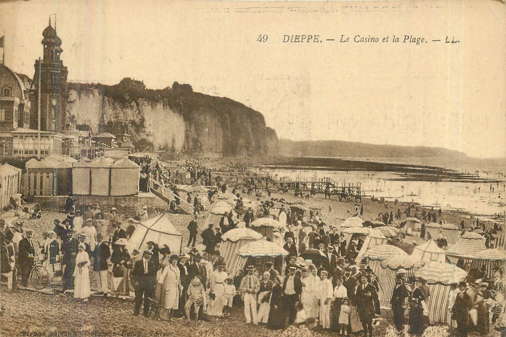 CPA Dieppe Le Casino et la Plage 