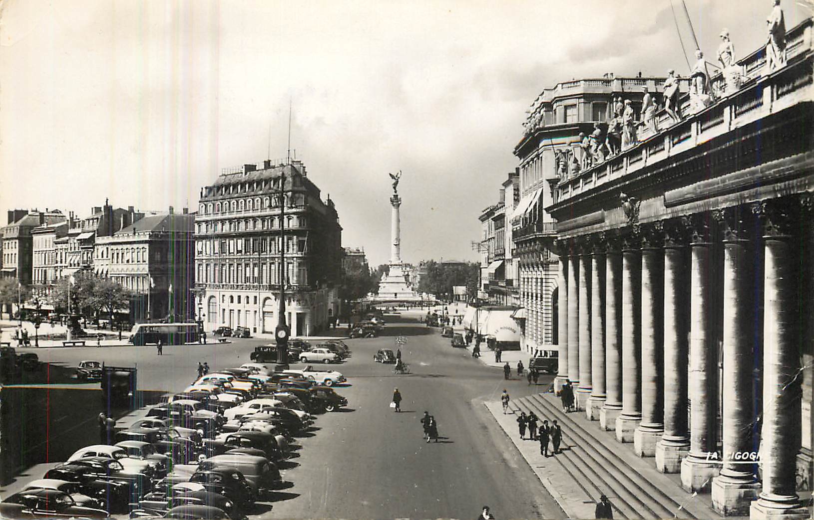CPM Bordeaux Gironde Place de la Comedie Automobile