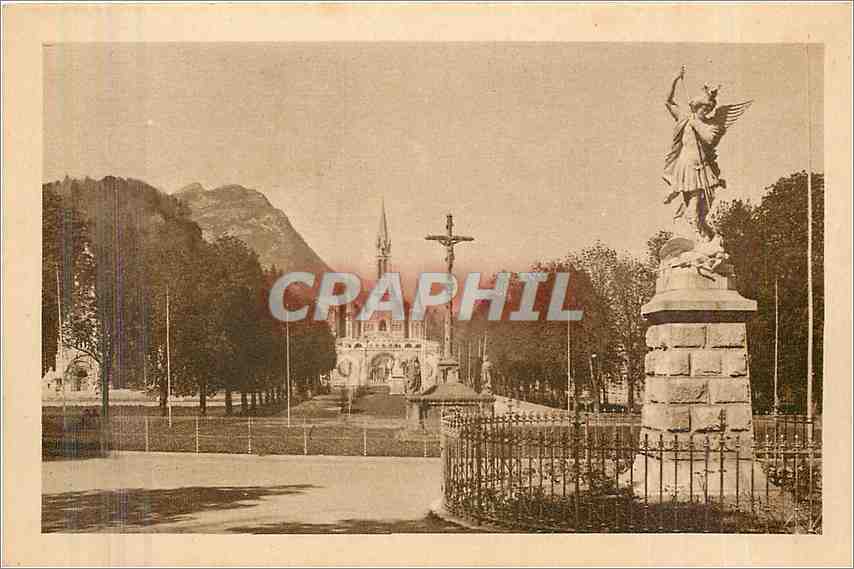 CPA Lourdes St Michel la Croix des Bretons et la Basilique PD 