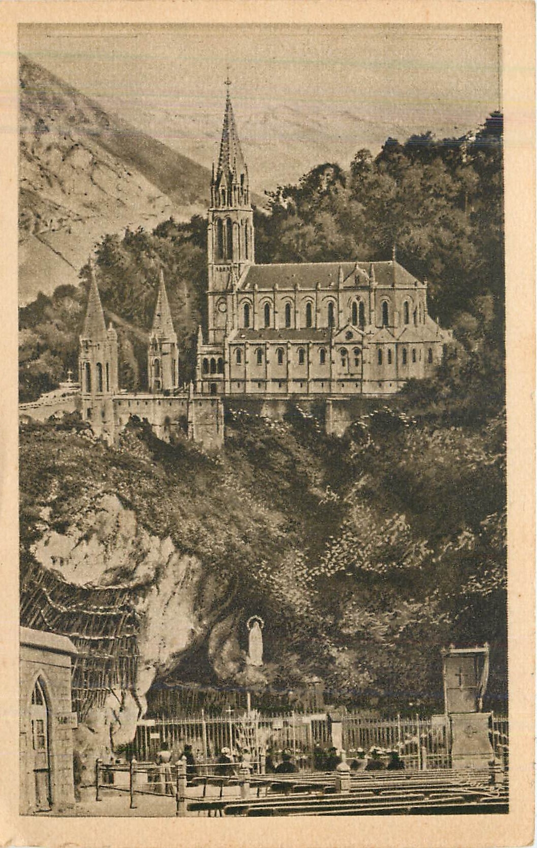 CPA Lourdes La Grotte et la Basilique PD 
