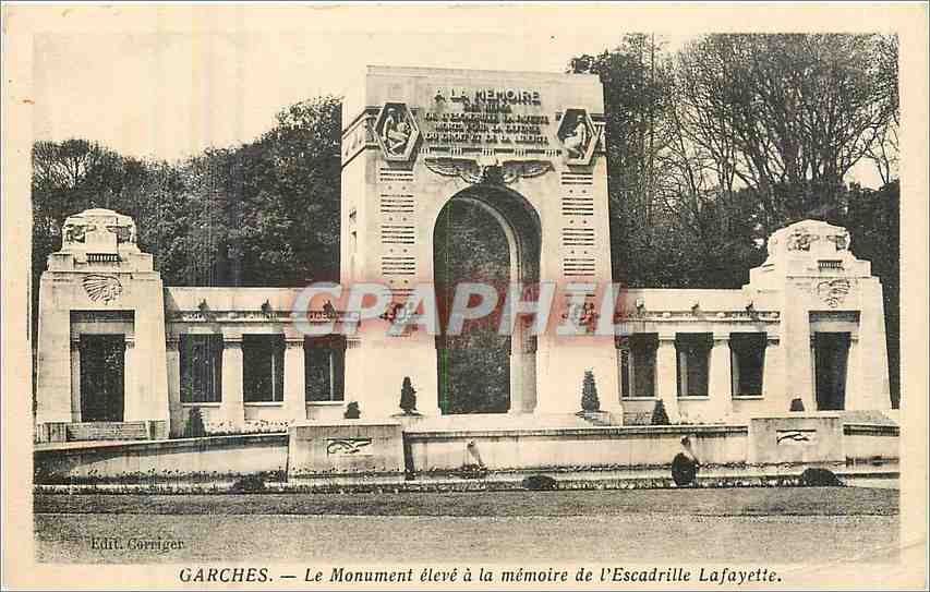 CPA Garches Le Monument eleve a la memoire de l'Escadrille La fayette 