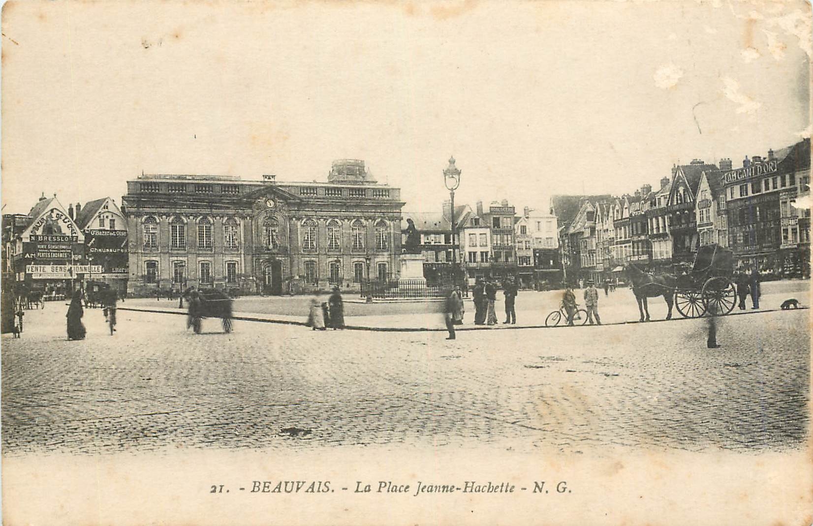 CPA Beauvais La Place Jeaune Hachette 