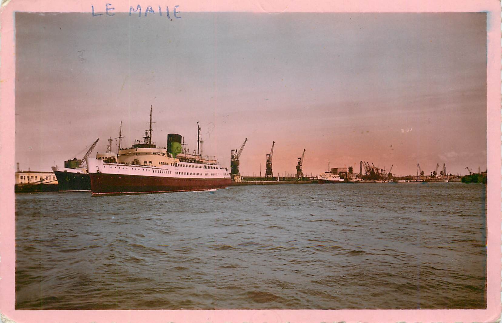CPA Calais Arrivee de la Malle a la Gare Maritime Bateau
