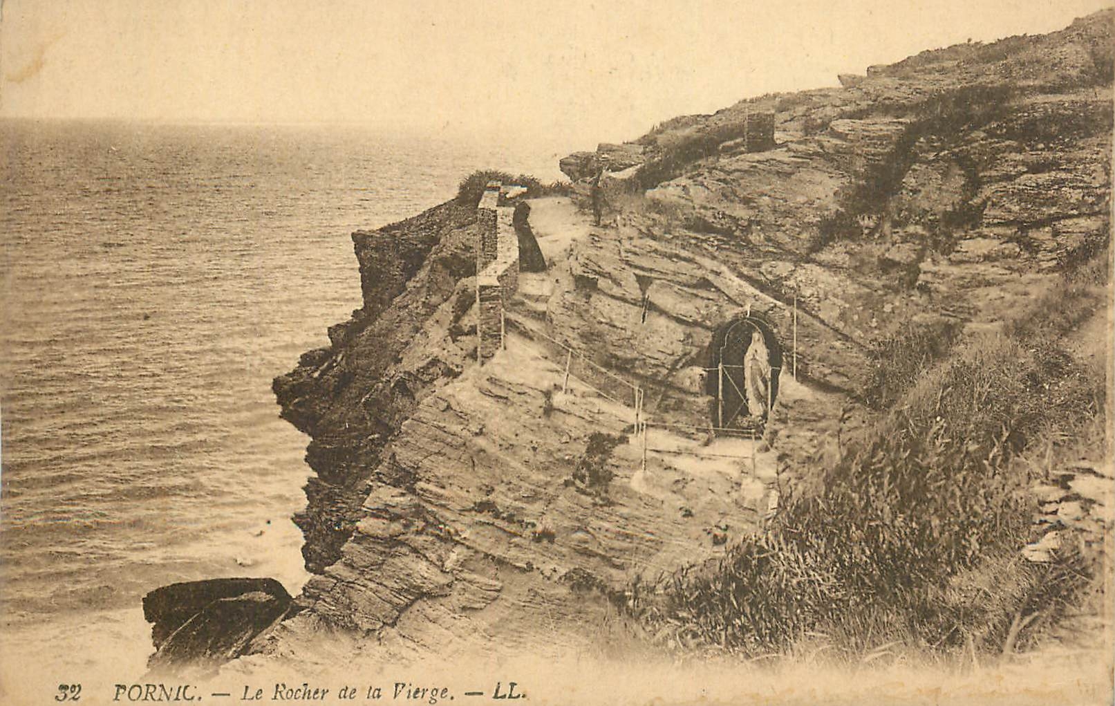 CPA Pornic Le Rocher de la Vierge 