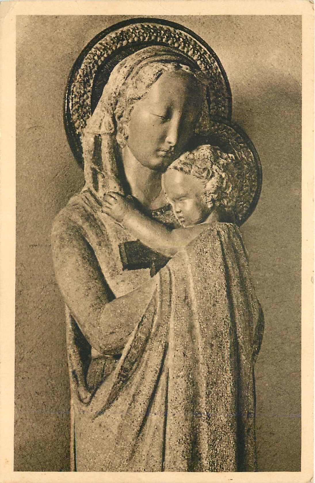 CPA La Vierge Compatissante Statue en Silithe Veneree en l'Eglise de Corberon Cote d'Or 