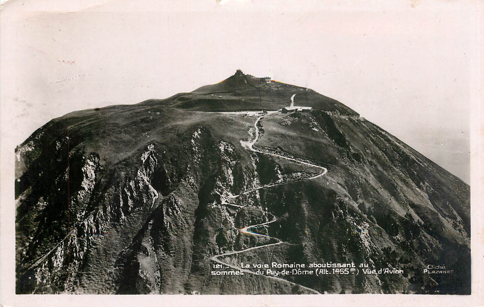 CPA La voie Romaine aboutissant au sommet du Puy de Dome Vue d'avion 