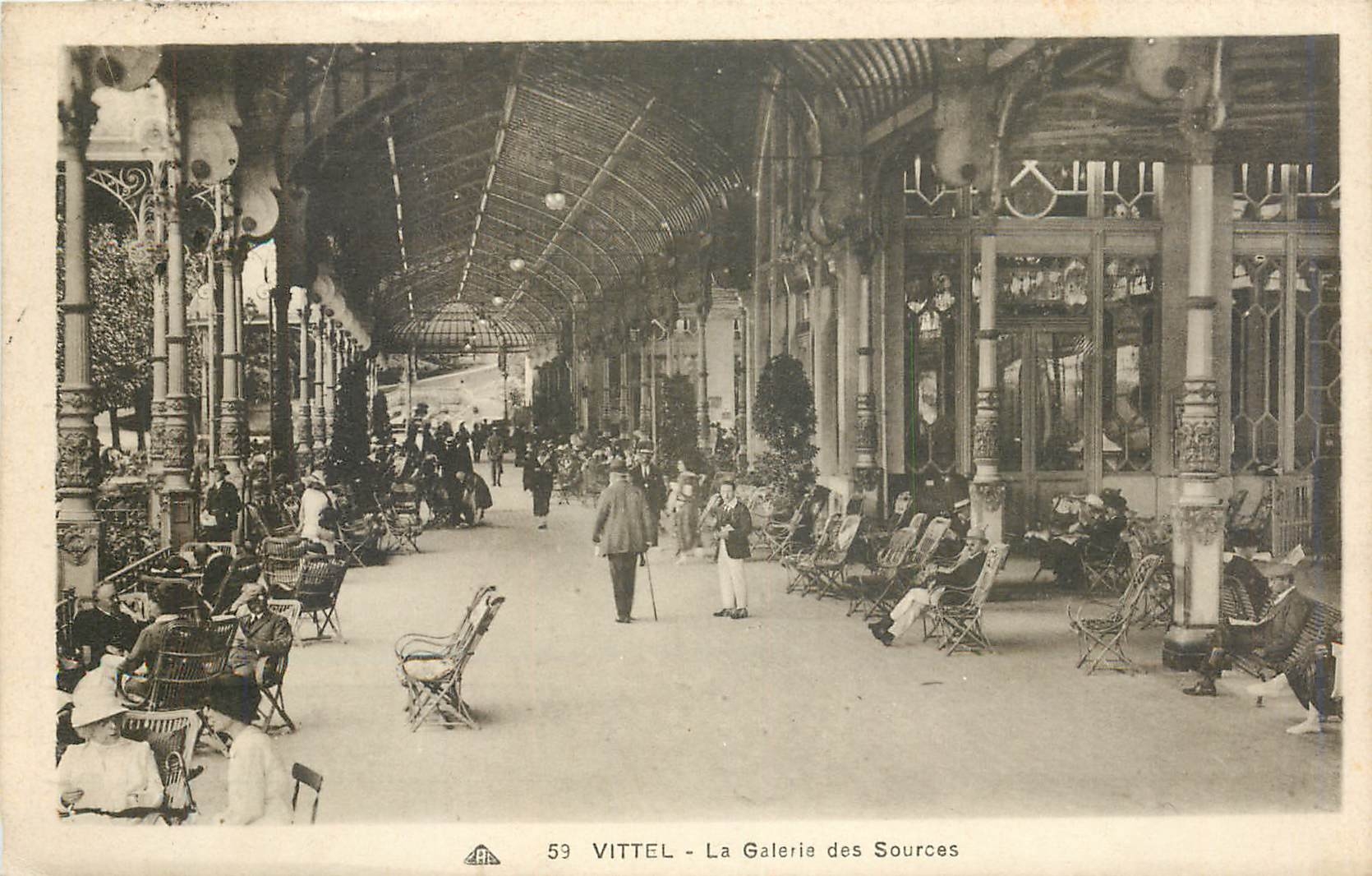 CPA Vittel La Galerie des Sources 