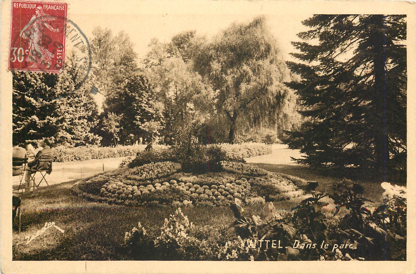 CPA Vittel Dans le Parc 