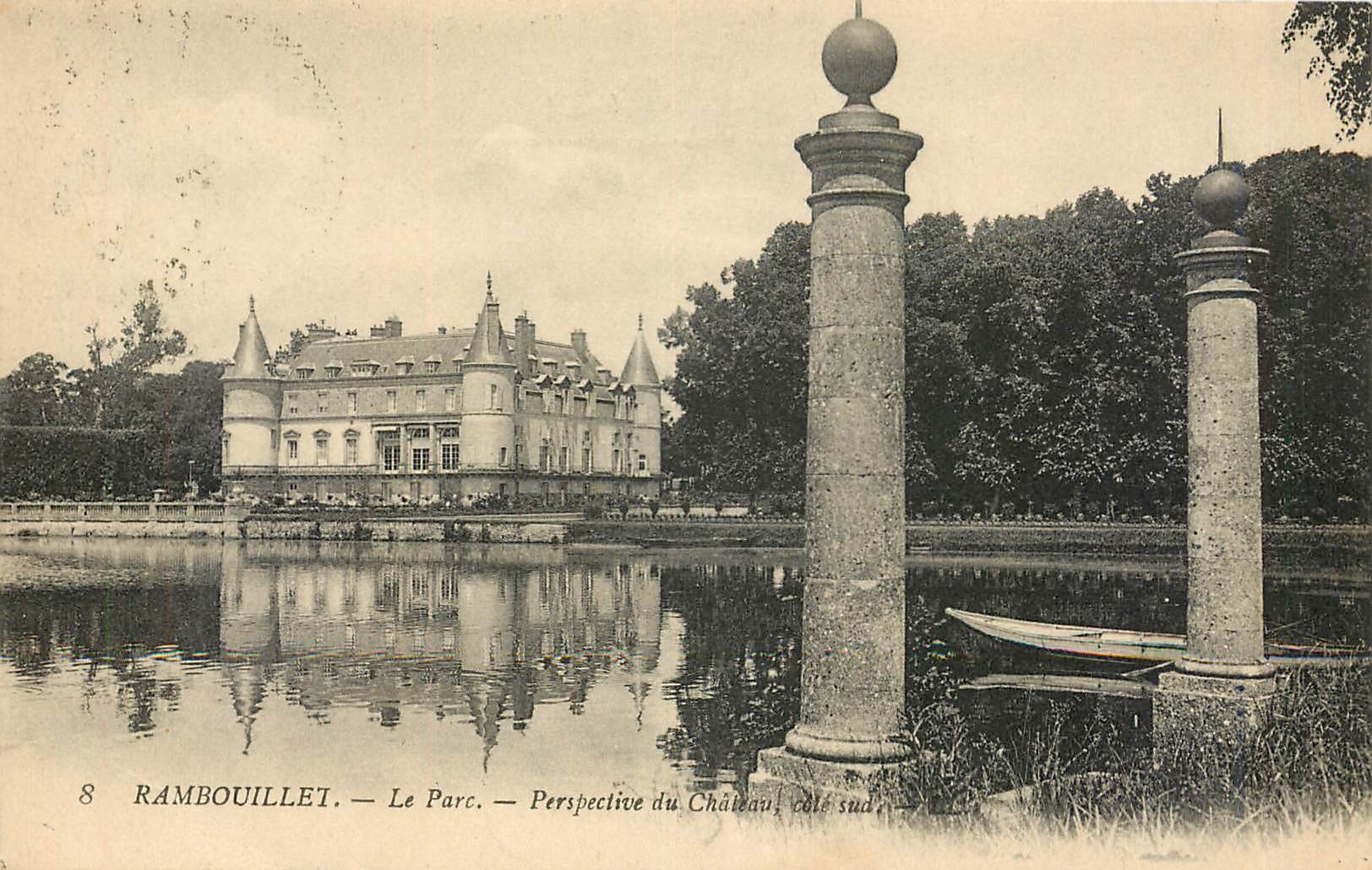 CPA Rambouillet Le Parc Perspective du Chateau cote sud 