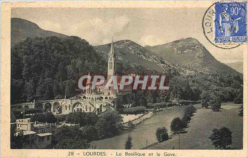 CPA Lourdes La Basilique et le Gave 