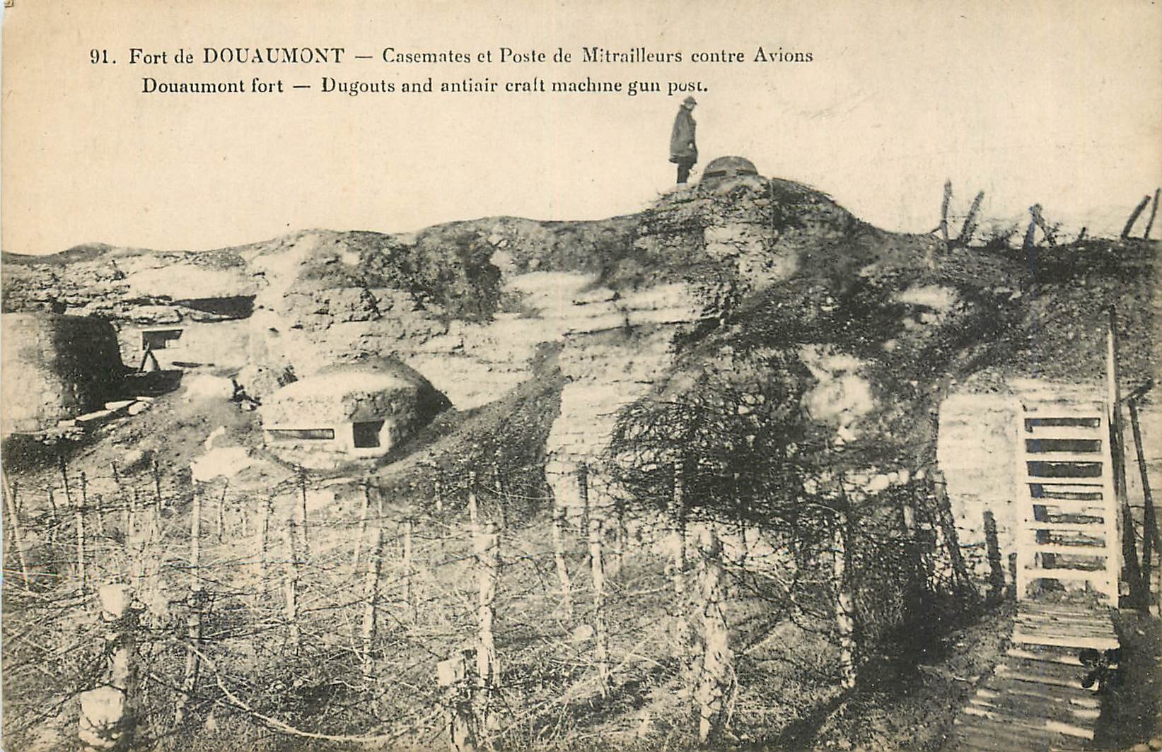 CPA Fort de Douaumont Casemates et Poste de Mitrailleurs contre Avions Militaria