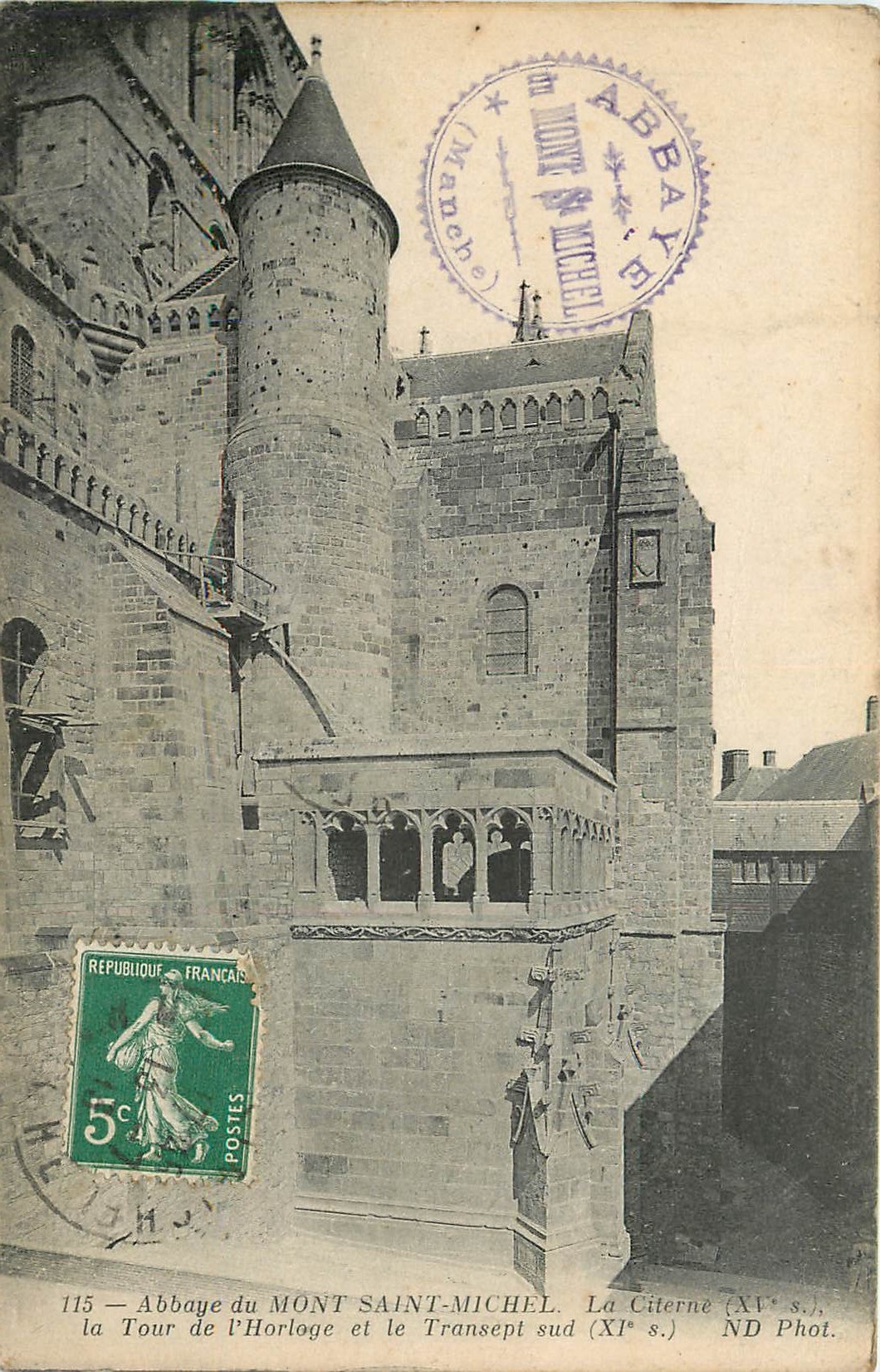 CPA Abbaye du Mont Saint Michel La Citerne la Tour de l'Horloge et le Transept sud 