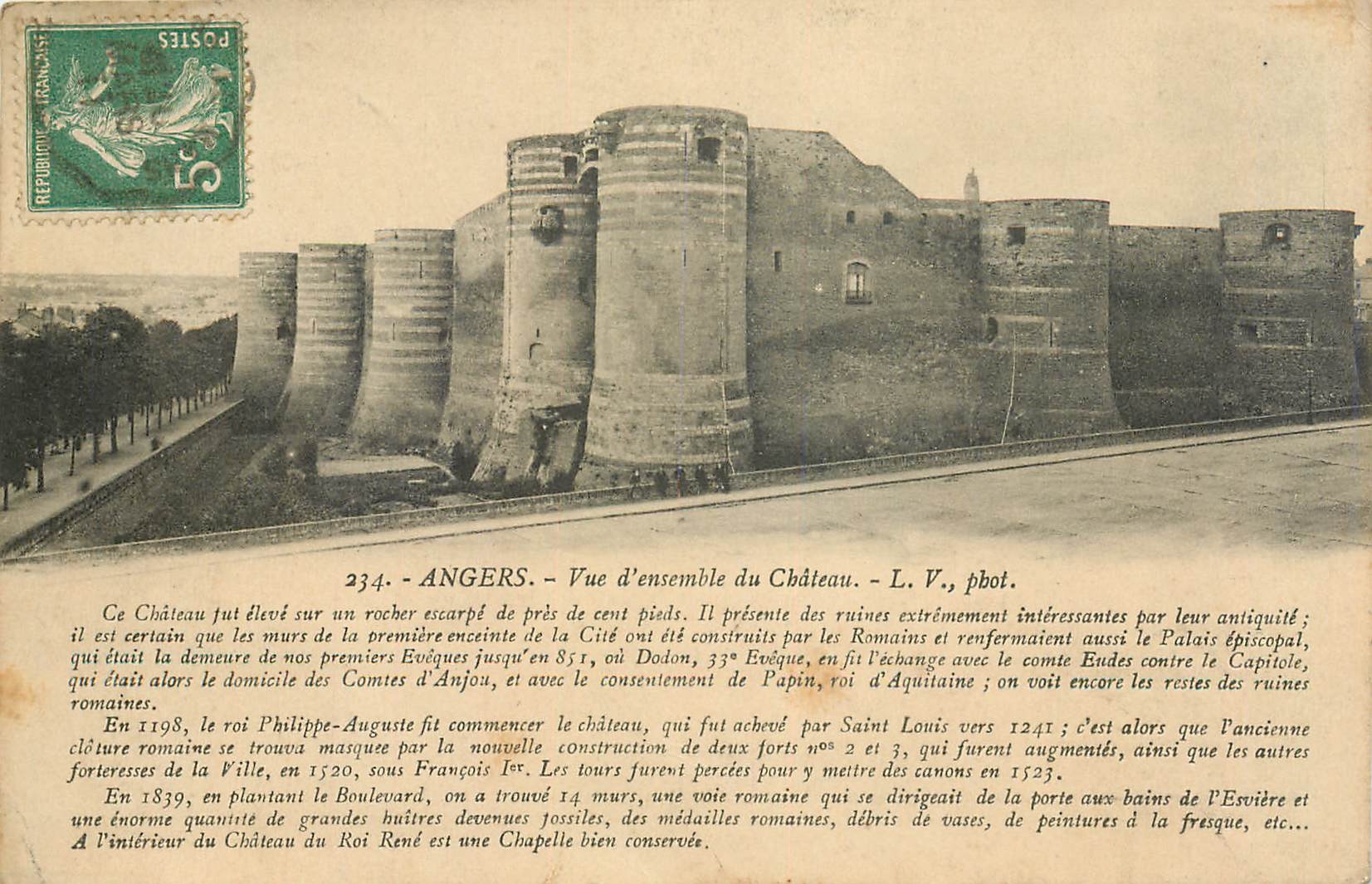 CPA Angers Vue d'esnsemble du Chateau 